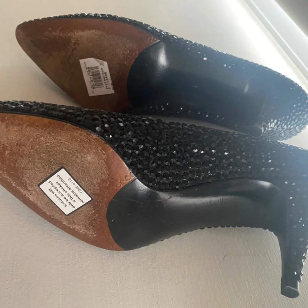 Stuart Weitzman - Picture 2 of 3